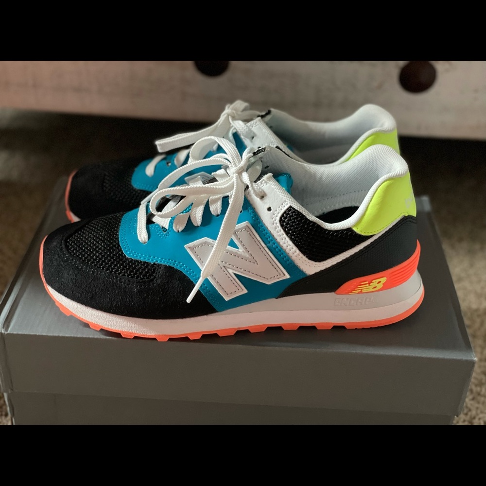 Like new New Balance tennis shoes
